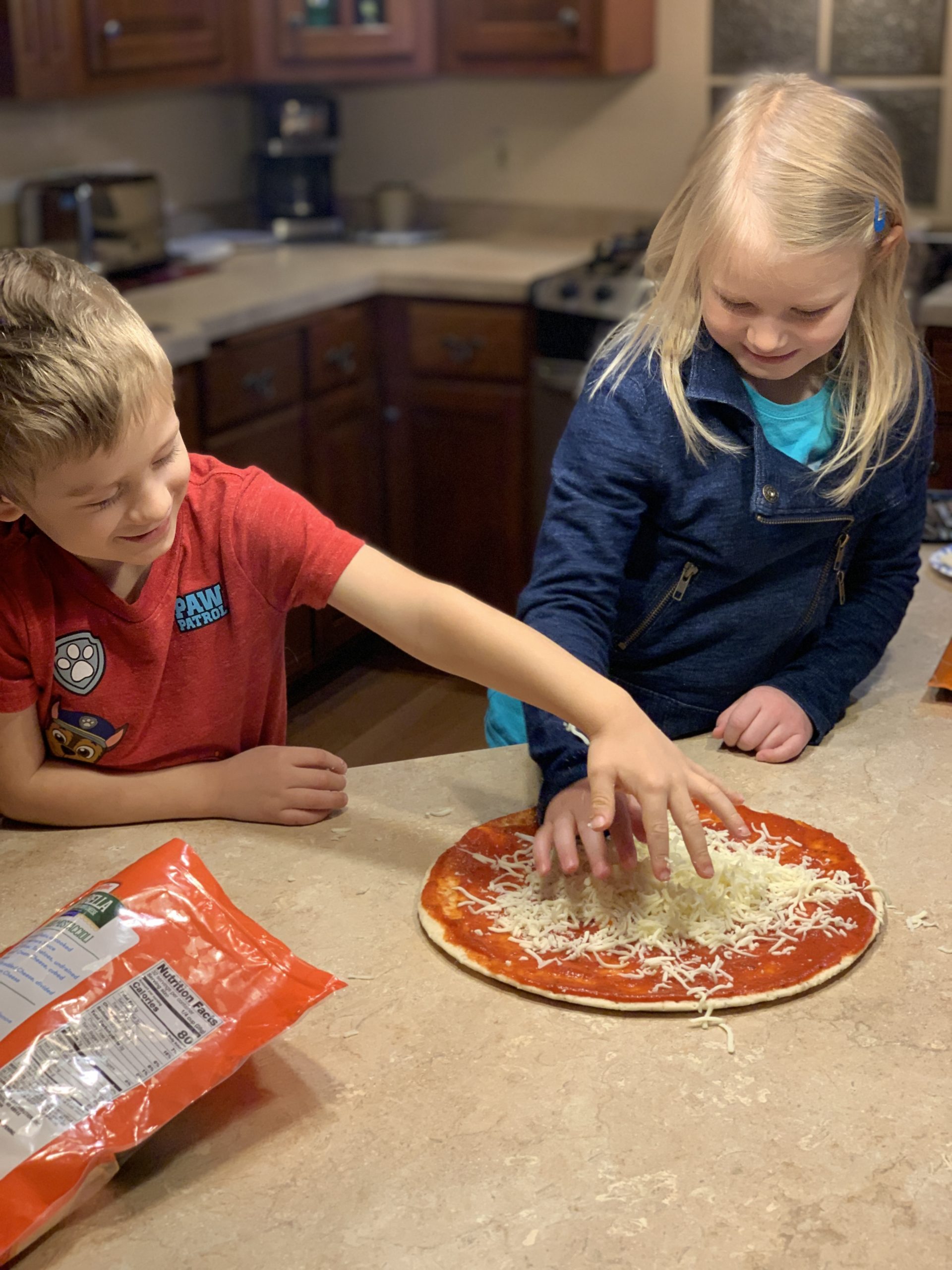 Kids making pizza with Crustology